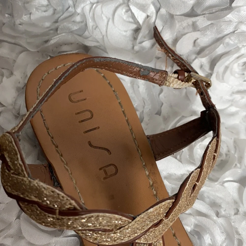 . Gold braided sandals size 9 - Picture 3 of 6